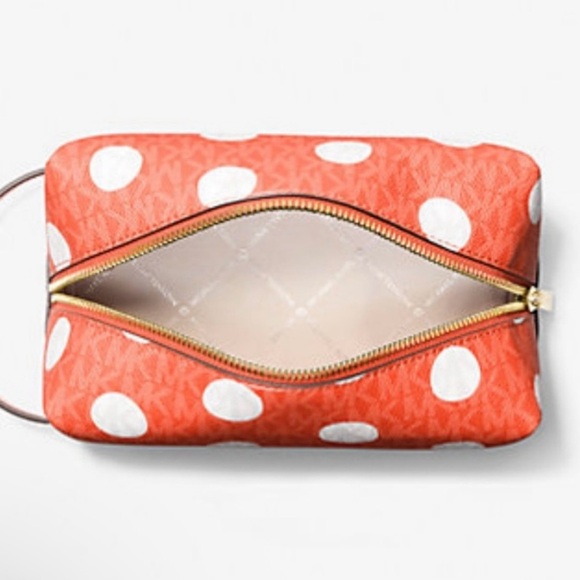 $298 Michael Kors Jet Set Polka Dot Signature Logo Travel
Kit, Red Clay - Picture 2 of 6